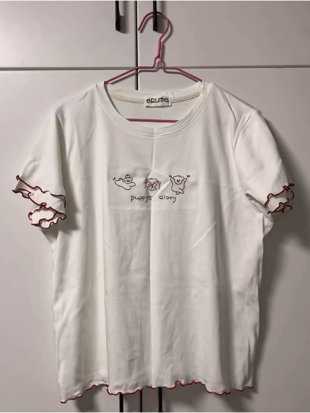 Erume White Short Sleeve Tee with Red Ruffle Trim